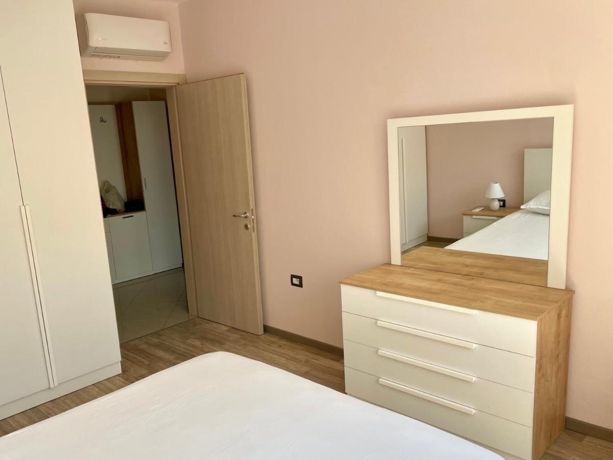 Modern & Cozy Apartment Тирана Екстер'єр фото